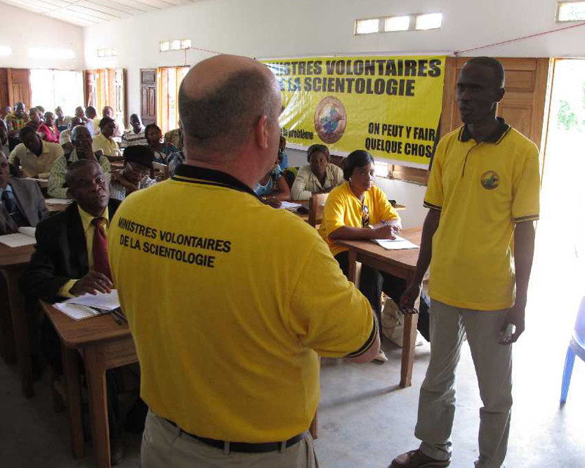 Two Volunteer Ministers demonstrated Scientology principles at one of the workshops to train some 80 civic, community and religious leaders in technology from the Scientology Handbook.