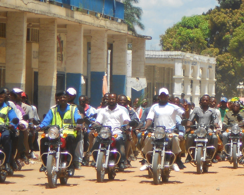 A motorcade accompanied the Volunteer Ministers to Stadium de L’Espoir (Stadium of Hope).