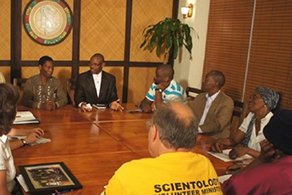 Paramount King Molefe, traditional king of the Batlokwa Nation, was introduced to the Volunteer Ministers program at the Church of Scientology of Johannesburg.